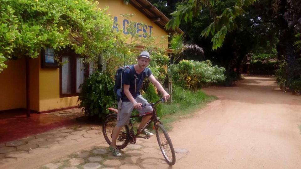 Amila Guest Hotel Trincomalee Bagian luar foto