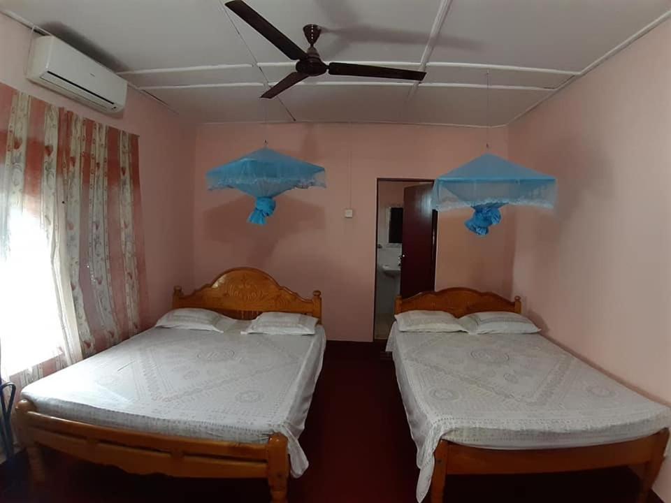 Amila Guest Hotel Trincomalee Bagian luar foto