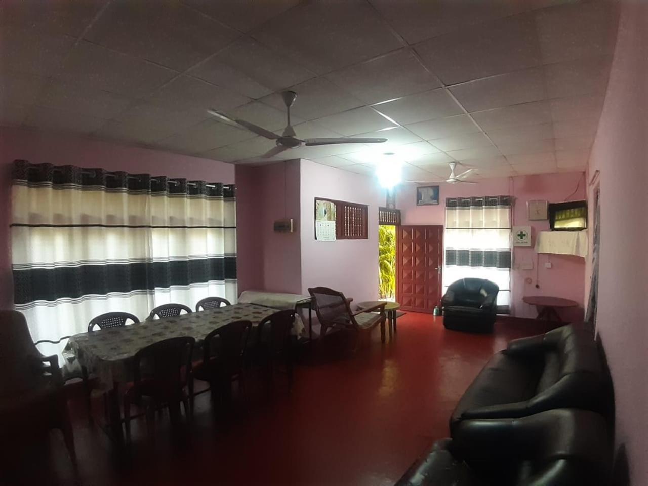 Amila Guest Hotel Trincomalee Bagian luar foto