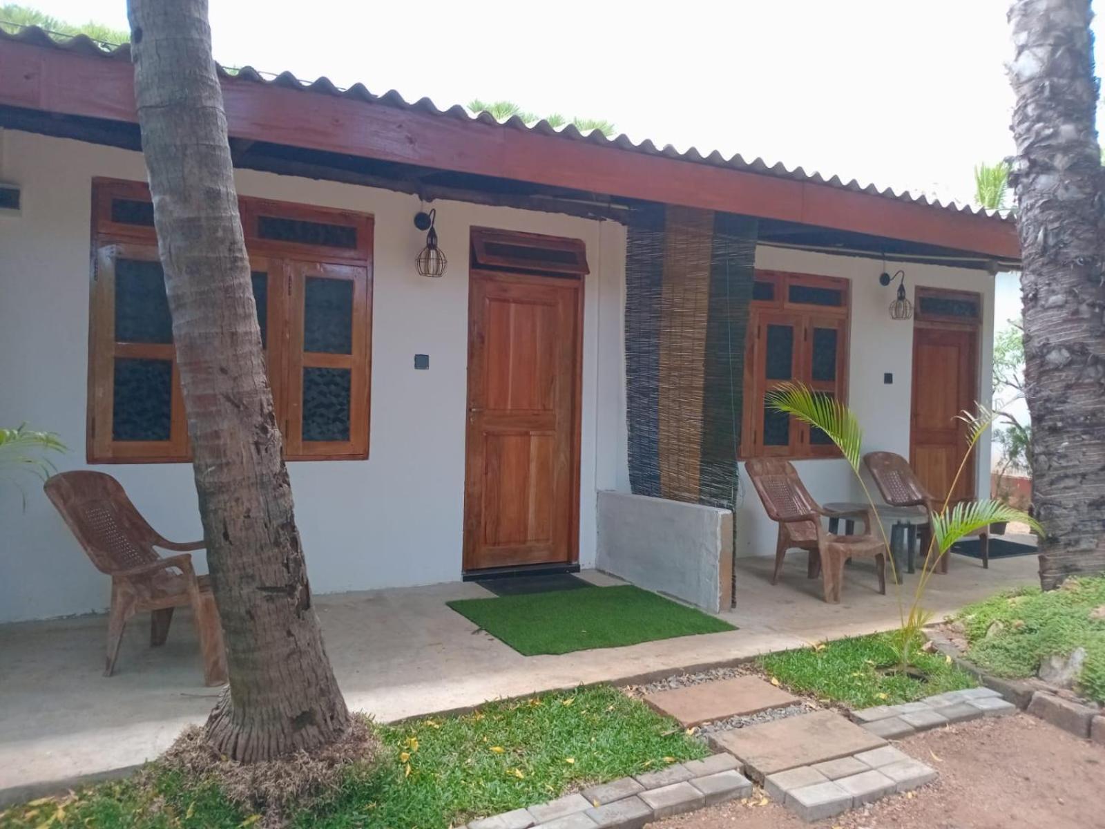 Amila Guest Hotel Trincomalee Bagian luar foto
