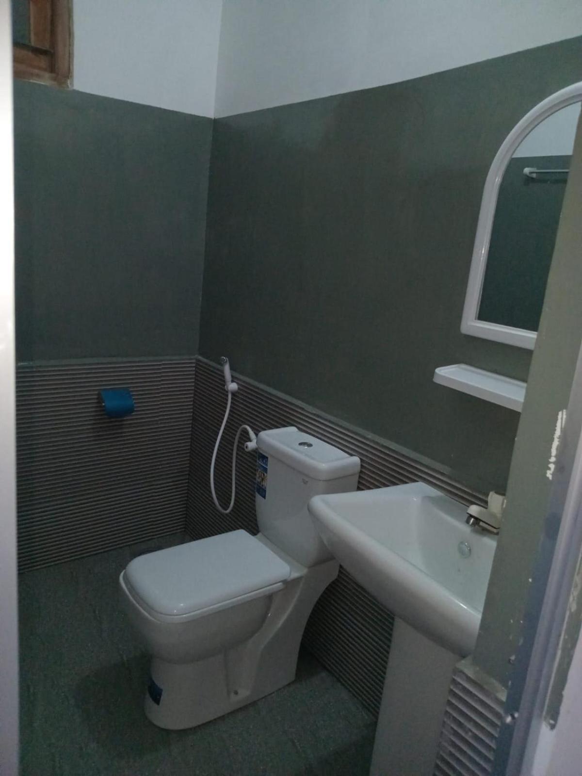 Amila Guest Hotel Trincomalee Bagian luar foto
