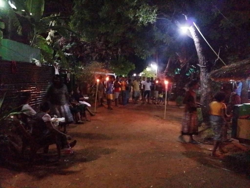 Amila Guest Hotel Trincomalee Bagian luar foto