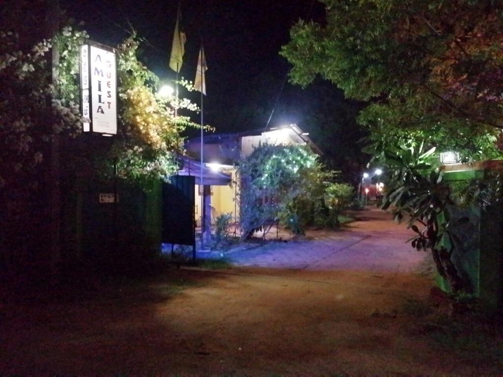 Amila Guest Hotel Trincomalee Bagian luar foto