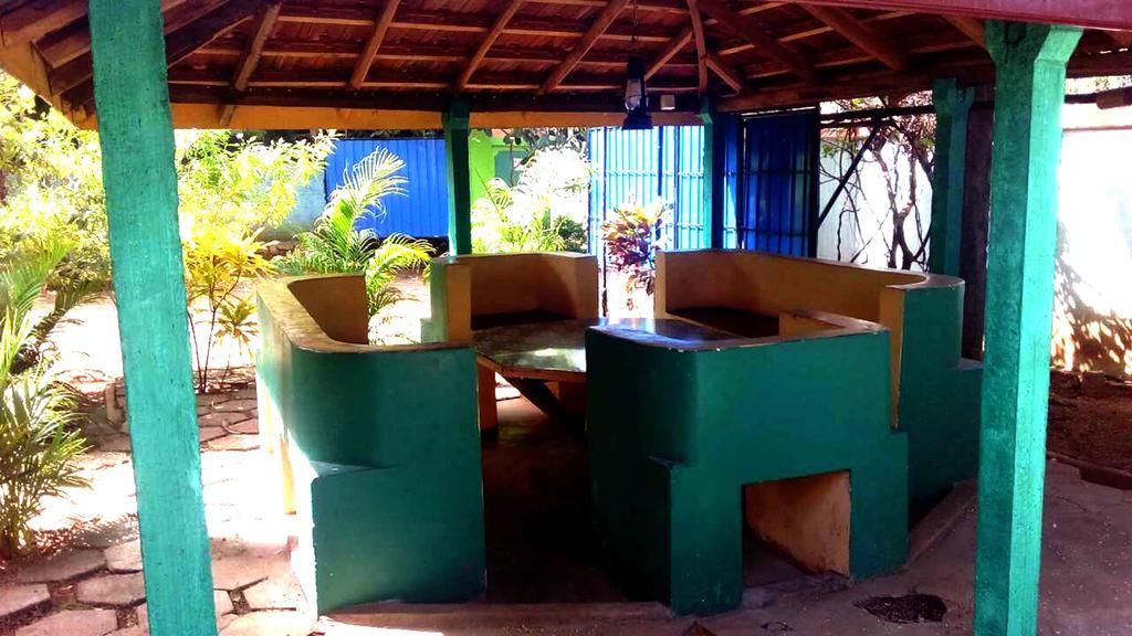 Amila Guest Hotel Trincomalee Bagian luar foto