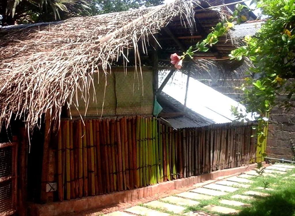 Amila Guest Hotel Trincomalee Bagian luar foto