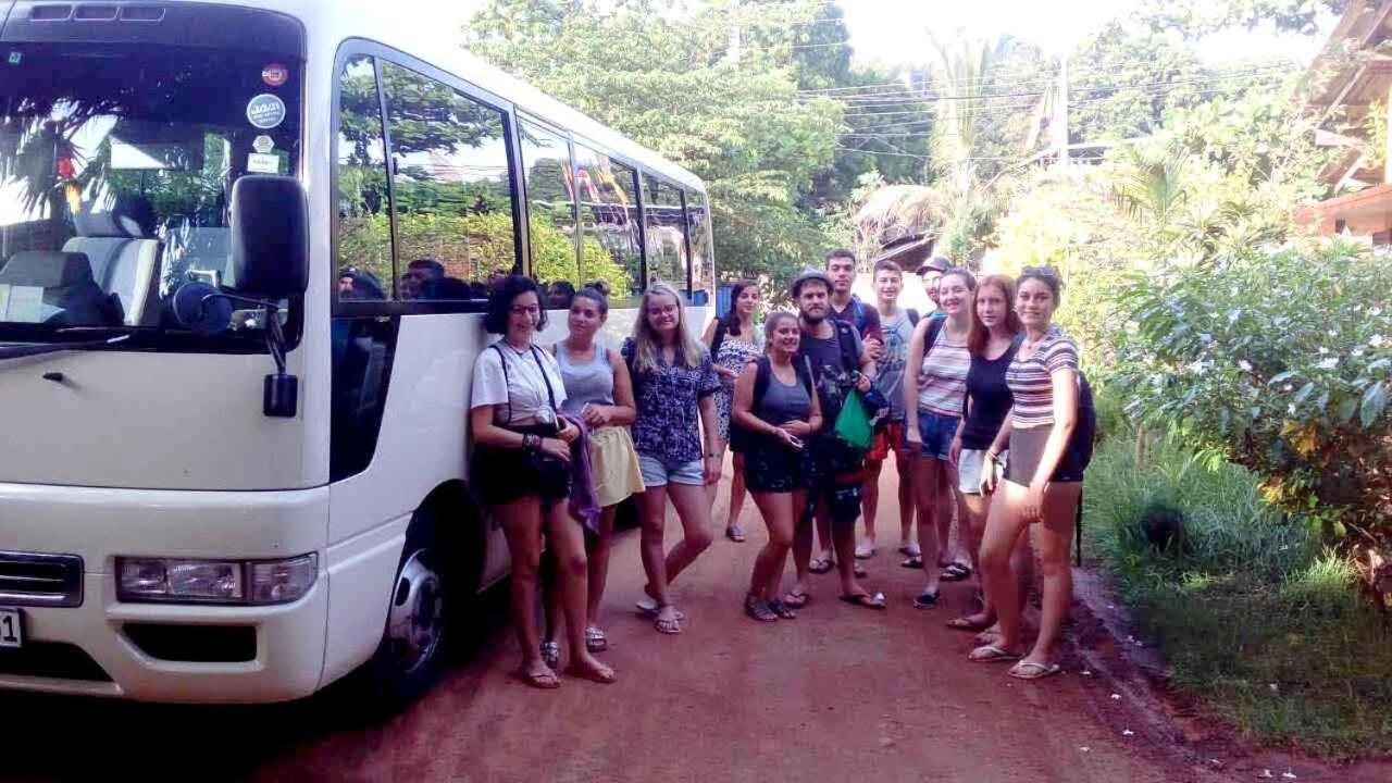Amila Guest Hotel Trincomalee Bagian luar foto