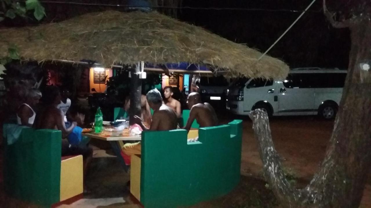 Amila Guest Hotel Trincomalee Bagian luar foto