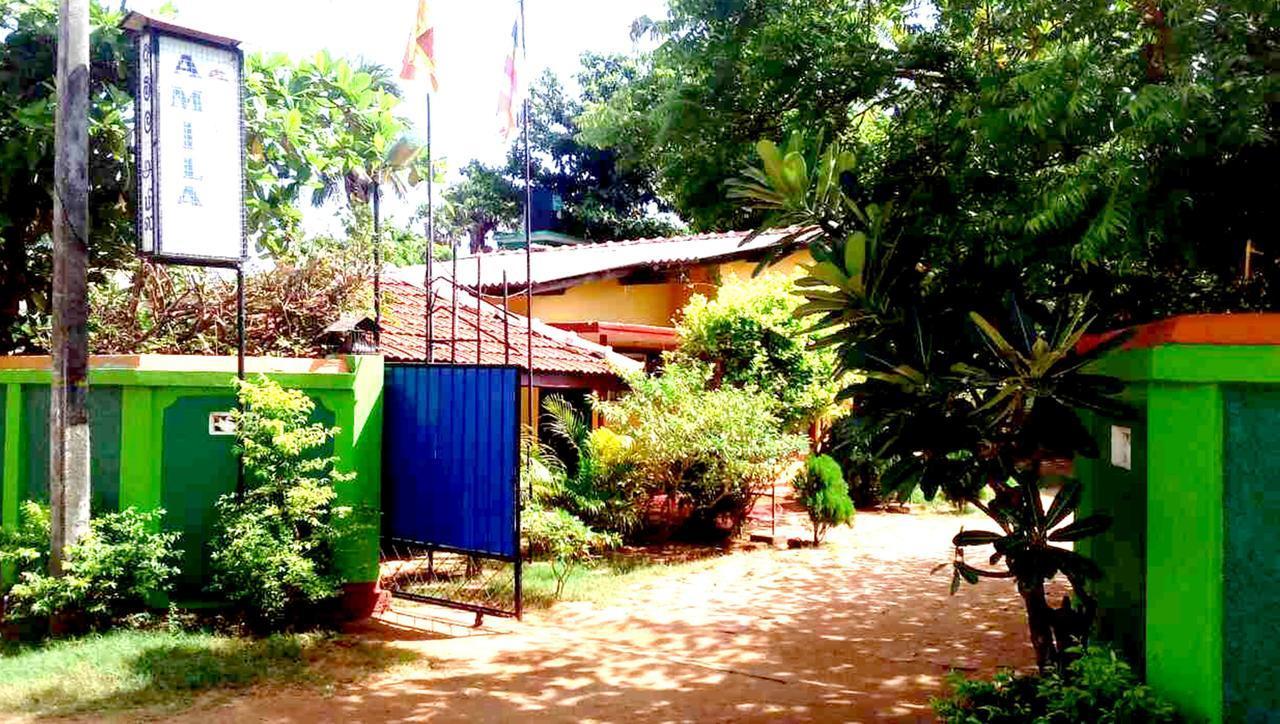 Amila Guest Hotel Trincomalee Bagian luar foto